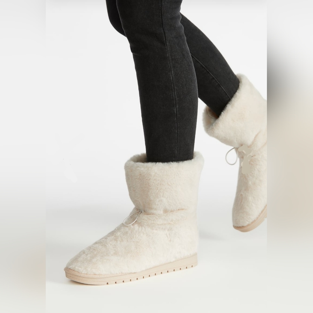 Lumi Fuzzie Bootie - Size 8